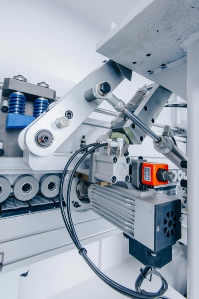 Станок для облицовывания кромок мебельных деталей WoodTec EdgeMatic 600C PRO