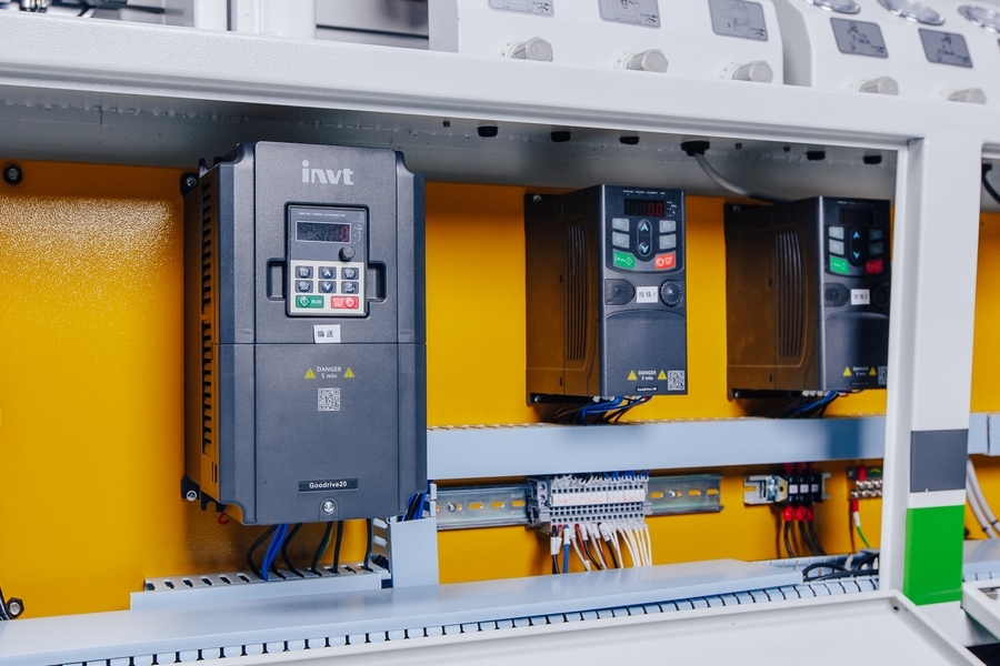 Станок для облицовывания кромок мебельных деталей WoodTec X600