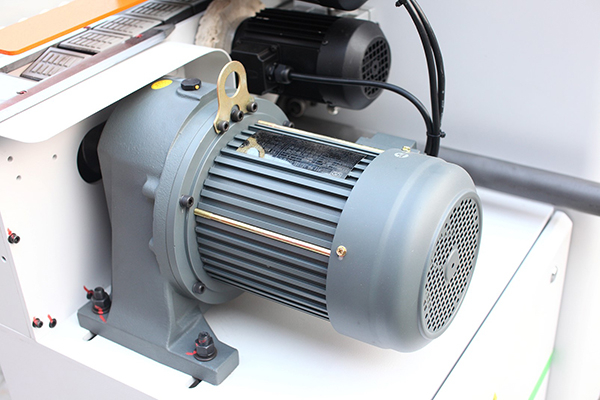 Станок для облицовывания кромок мебельных деталей WoodTec EdgeMatic 600C PRO