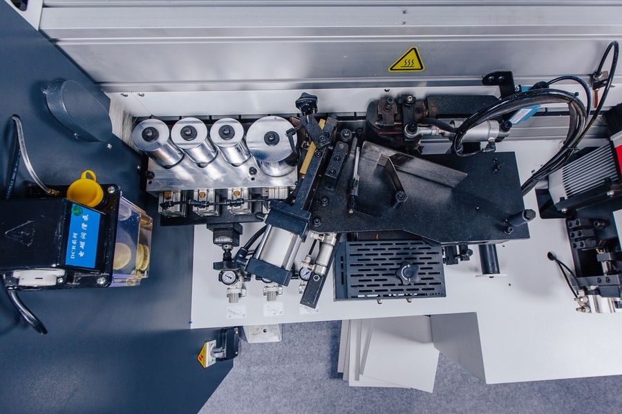 Станок для облицовывания кромок мебельных деталей WoodTec X600