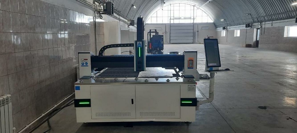 Оптоволоконный лазерный станок для резки металла MetalTec 1530 B (RECI-1000 W)