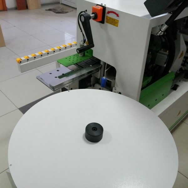 Автоматический кромкооблицовочный станок WoodTec Compact mini 200