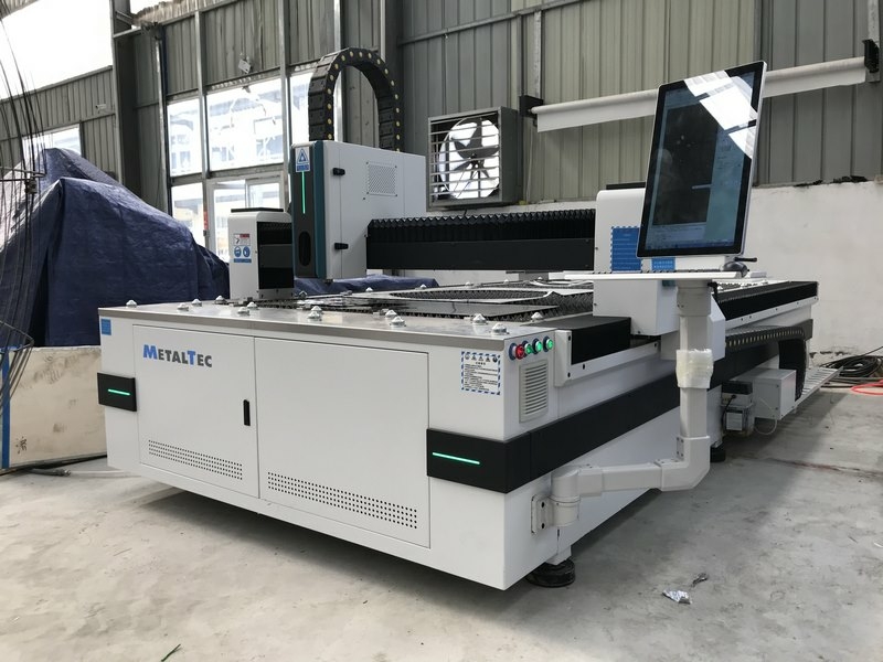 Оптоволоконный лазерный станок для резки металла MetalTec 1530 B (RECI-1000 W)