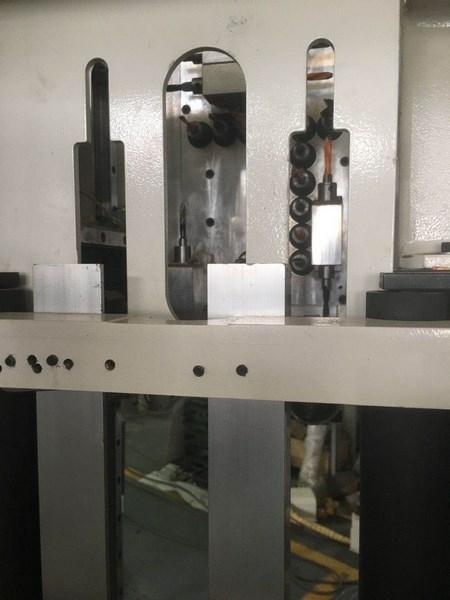 Автоматический сверлильно-присадочный станок с чпу WoodTec BHM 2490 R