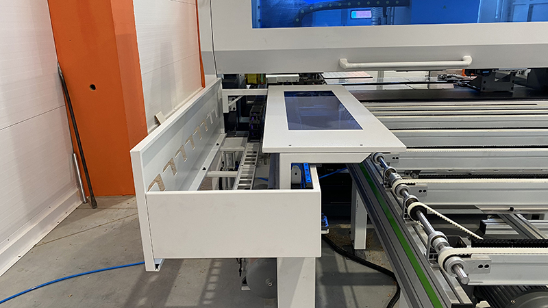 Автоматический сверлильно-присадочный станок с чпу WoodTec HSM 1230 H2